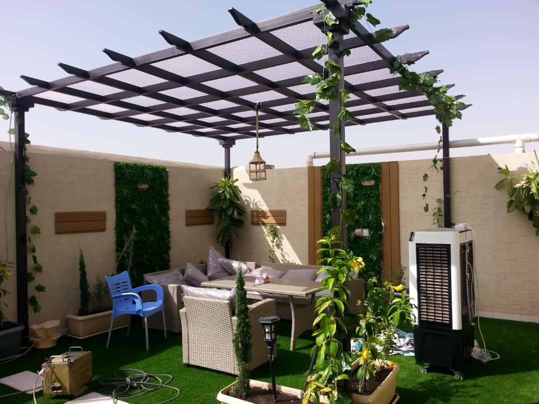 برجولات قماش فاخرة للحدائق في عسير مع تصميمات مبتكرة وجلسات خارجية مريحة.