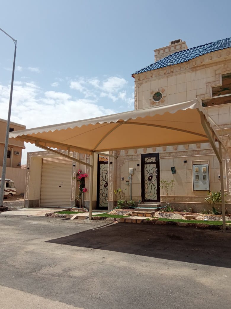 تركيب مظلات خشبية في الجنوب  لتوفير لمسة جمالية وحماية للمساحات الخارجية.