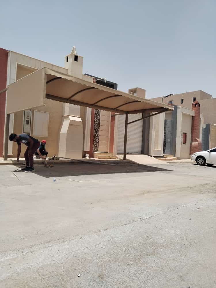 مظلات قماش للبيع، تصميم أنيق يناسب الحدائق والمداخل والمساحات الخارجية.