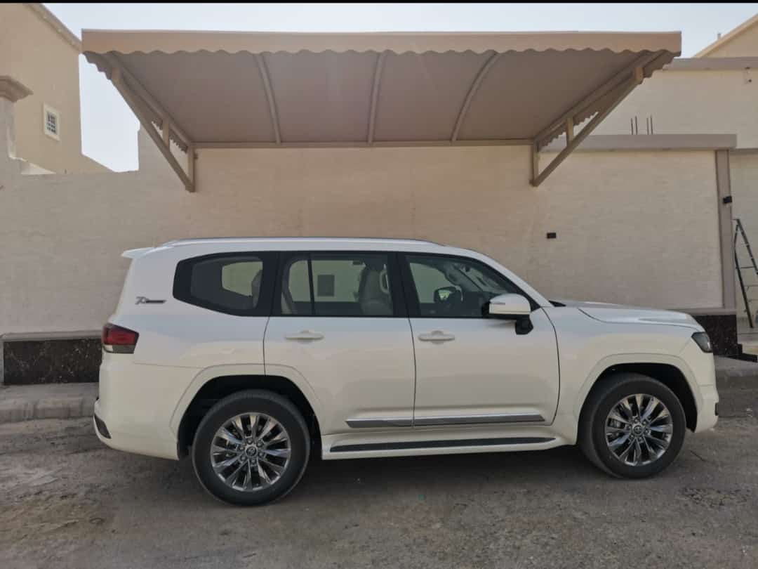 مظلات مدارس الجنوب  توفر حماية للطلاب من أشعة الشمس والمطر خلال اليوم الدراسي.